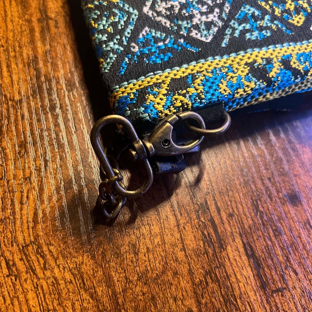 Boho Western Tapestry Crossbody Clutch w/ Statement Stone Concho & Chain Strap - Picture 5 of 13